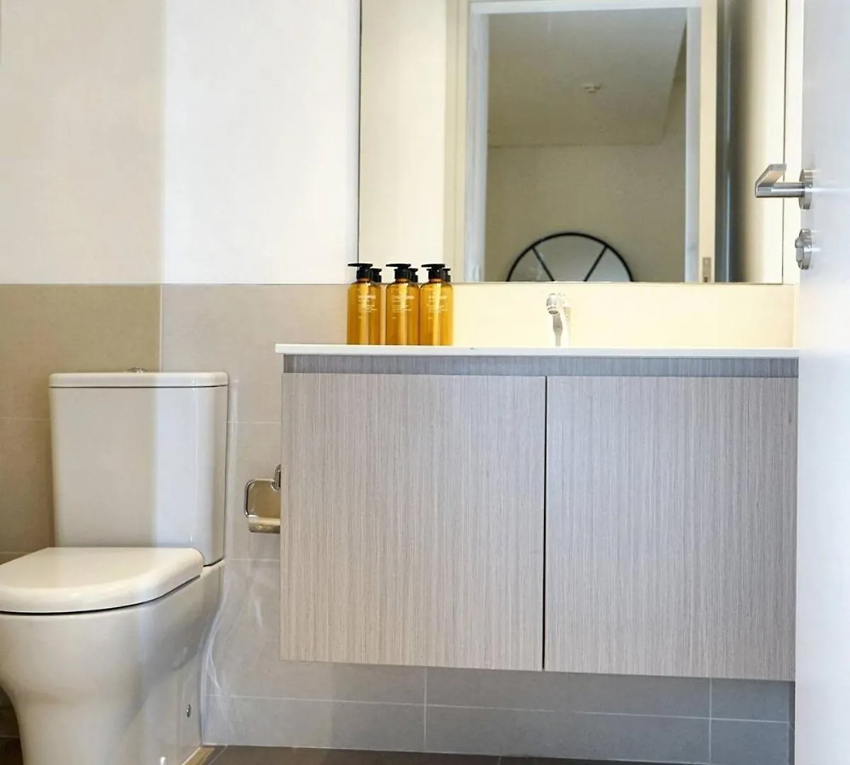 1Br Fully Furnished Apartment In Dubai United Arab Emirates